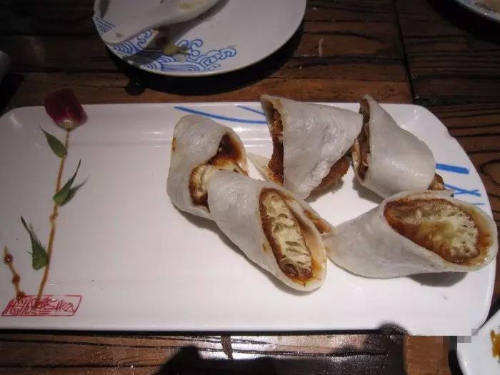 ▶|“烧饵块”是云南当地的一种民俗小吃