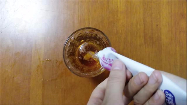 （实用）她把水果放进保温杯，摇了一下，结果吓到所有人！