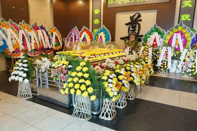 中国传统丧葬习俗的演变历程、不同地区的文化内涵