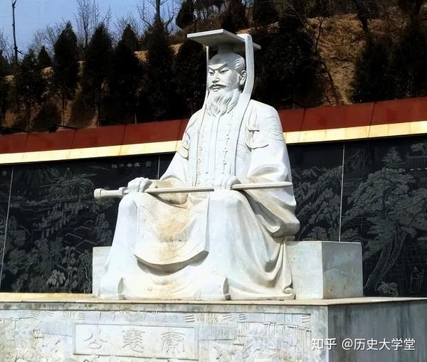 秦统一中国前后兼用了、儒家思想，为何排斥儒家学？