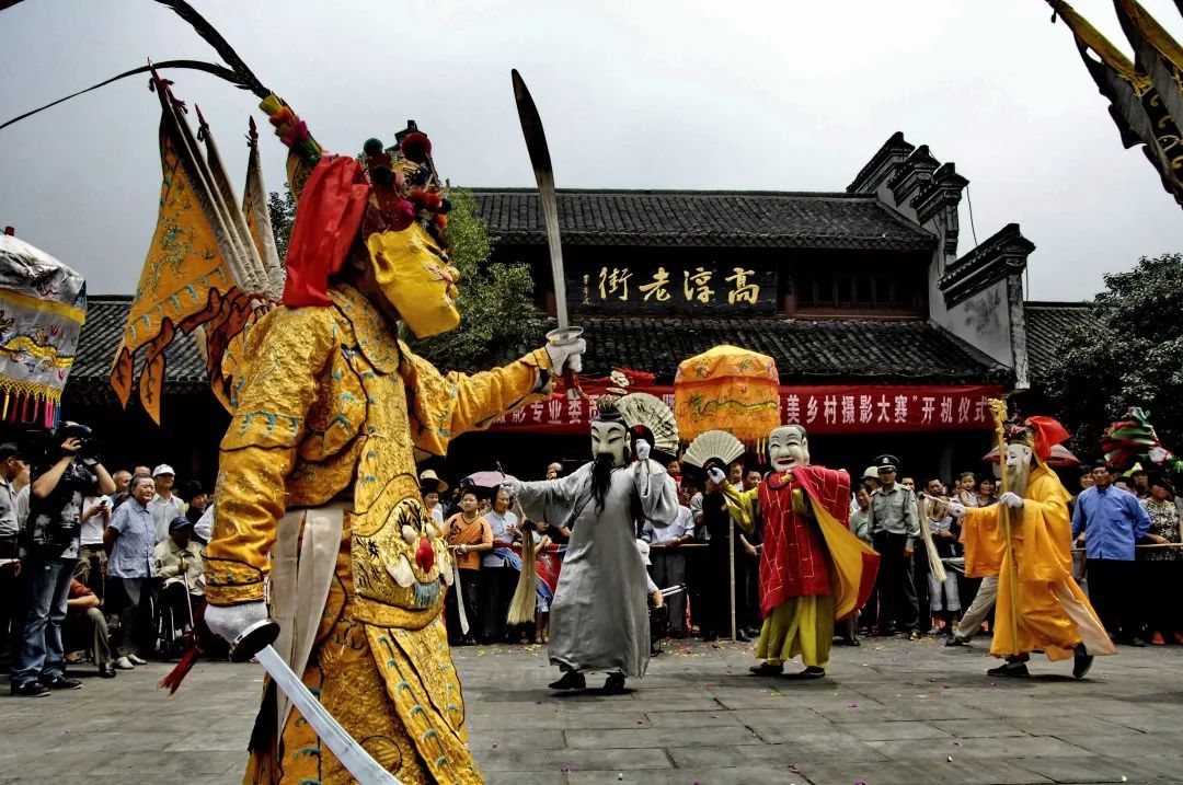 大年三十除夕夜，高淳登上央视新闻联播，沛桥高跷展非遗风采